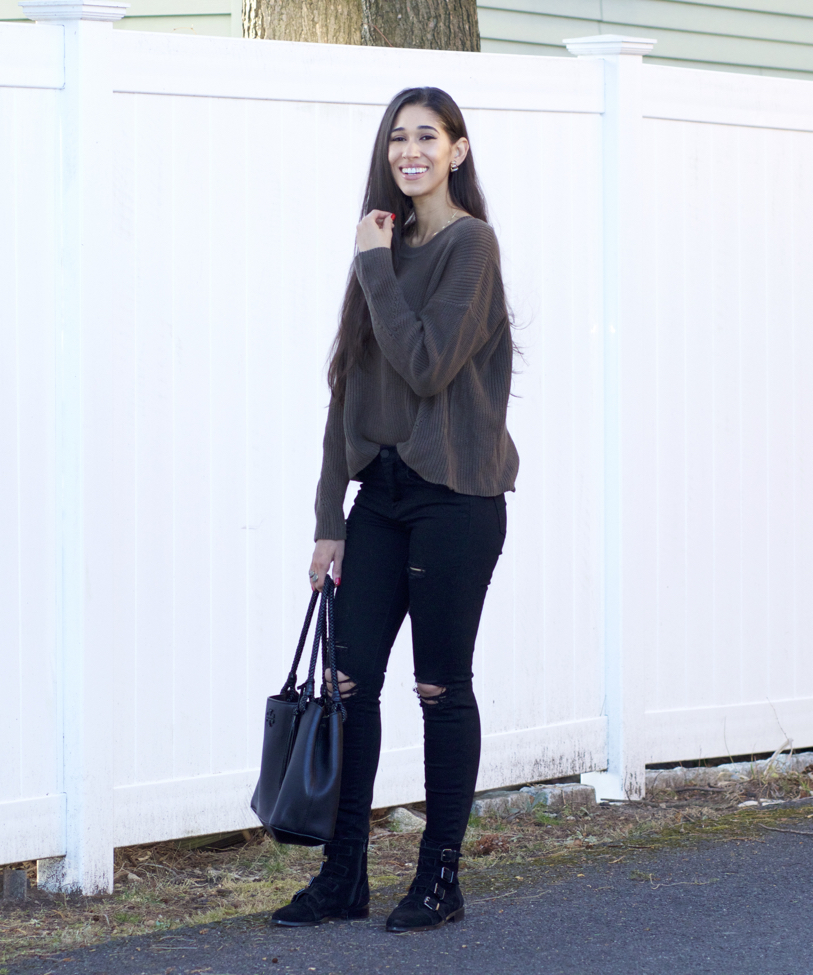 Distressed black clearance jeans outfit