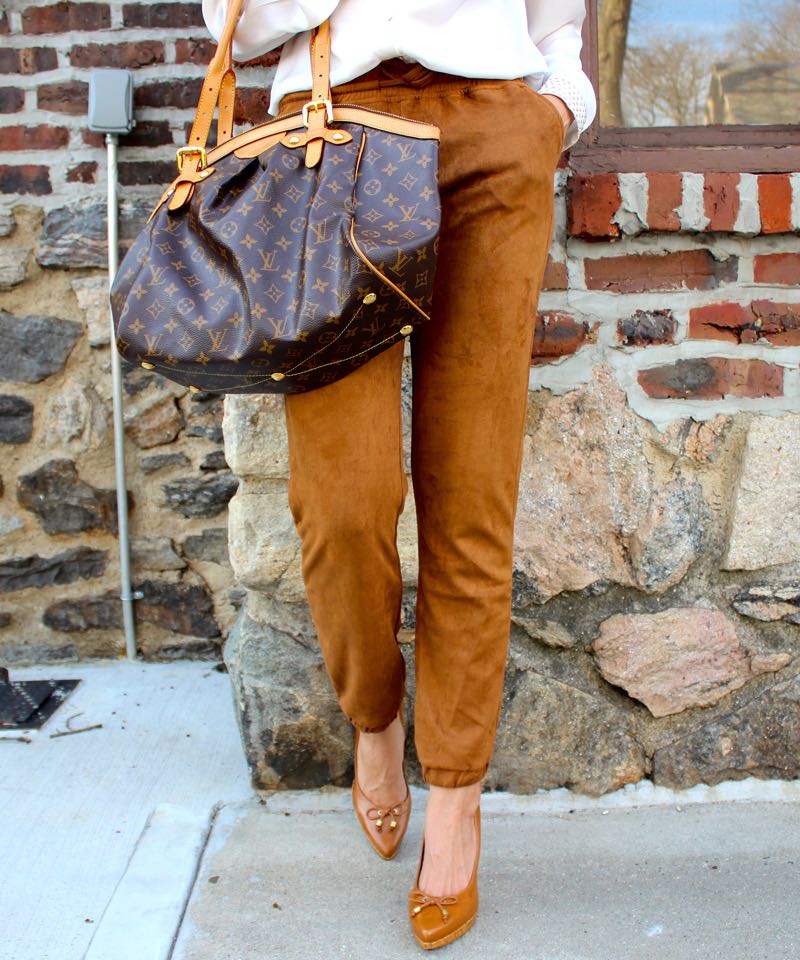 What to wear with suede pants - Petite Dressing